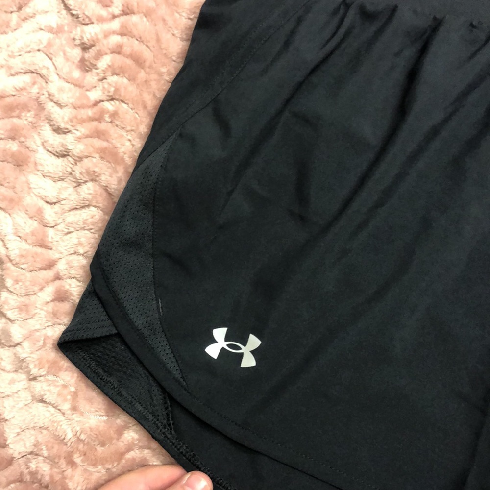 Black under armor athletic shorts - Picture 5 of 5